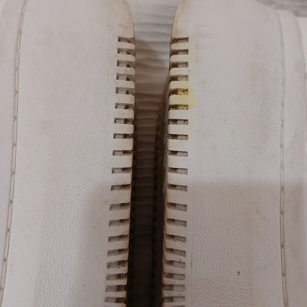 Nike Women's Sneakers in Cream and Navy - Picture 10 of 16